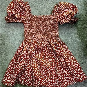 Mini Dress, animal print. Puff Sleeve.